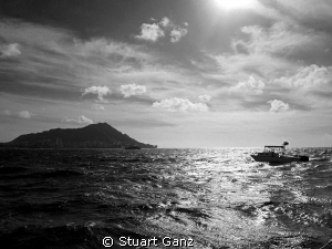 Surface interval with Diamond Head on the horizon and a s... by Stuart Ganz 